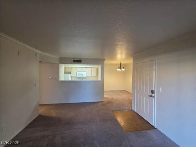 $975 | 8101 West Flamingo Road, Unit 1073, Las Vegas, NV 89147