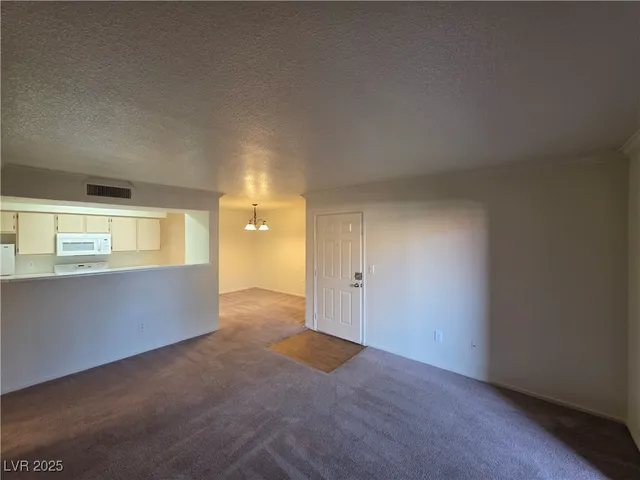 $975 | 8101 West Flamingo Road, Unit 1073, Las Vegas, NV 89147