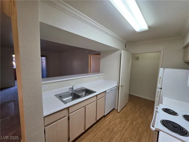 $975 | 8101 West Flamingo Road, Unit 1073, Las Vegas, NV 89147