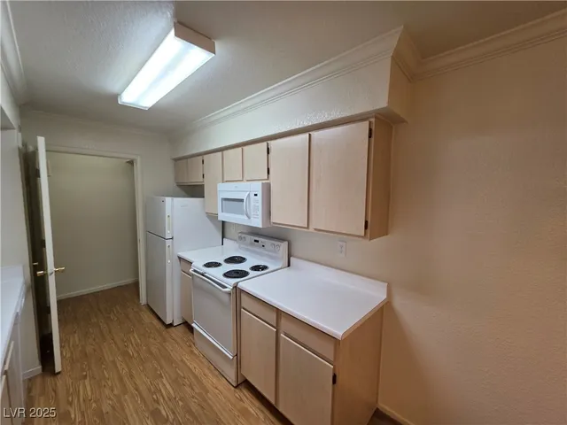 $975 | 8101 West Flamingo Road, Unit 1073, Las Vegas, NV 89147