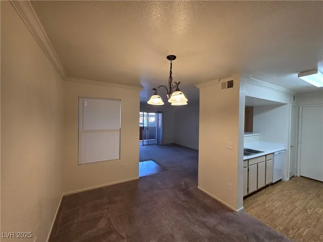 $975 | 8101 West Flamingo Road, Unit 1073, Las Vegas, NV 89147