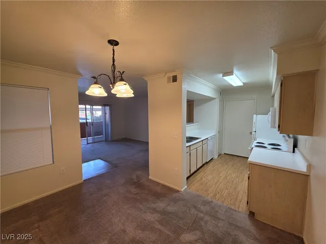 $975 | 8101 West Flamingo Road, Unit 1073, Las Vegas, NV 89147