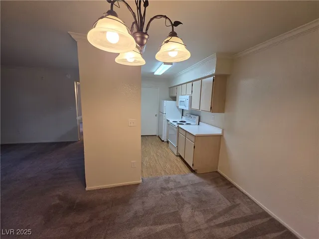 $975 | 8101 West Flamingo Road, Unit 1073, Las Vegas, NV 89147