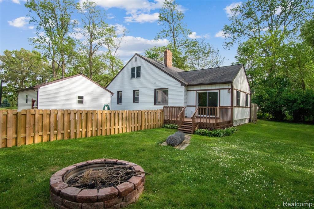 8940 Pettysville Road Pinckney, MI 48169 - Photo 23 of 24