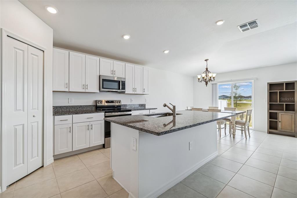 4530 Cozy Condor Court Bartow, FL 33830 - Photo 4 of 35 a kitchen with granite countertop a sink and appliances