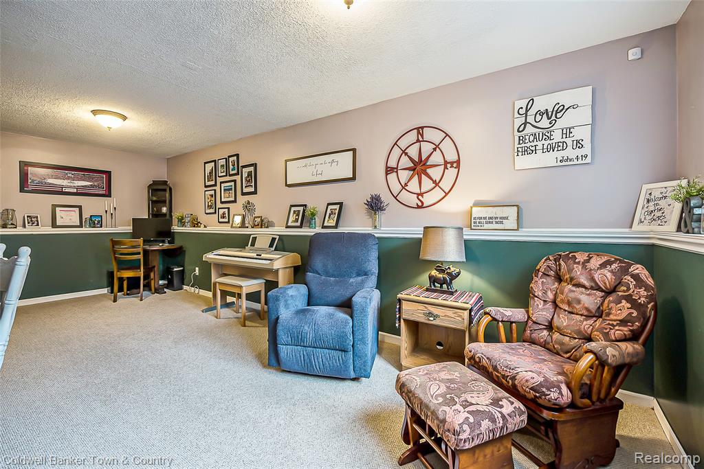 411 Springwell Lane Howell, MI 48843 - Photo 17 of 33