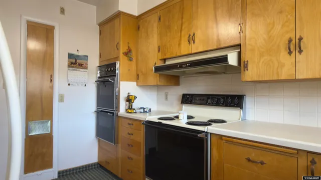 $327,500 | 720 13th Street, Rawlins, WY 82301