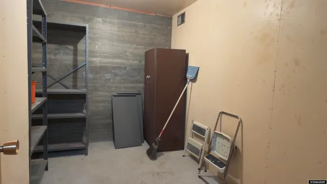 $327,500 | 720 13th Street, Rawlins, WY 82301