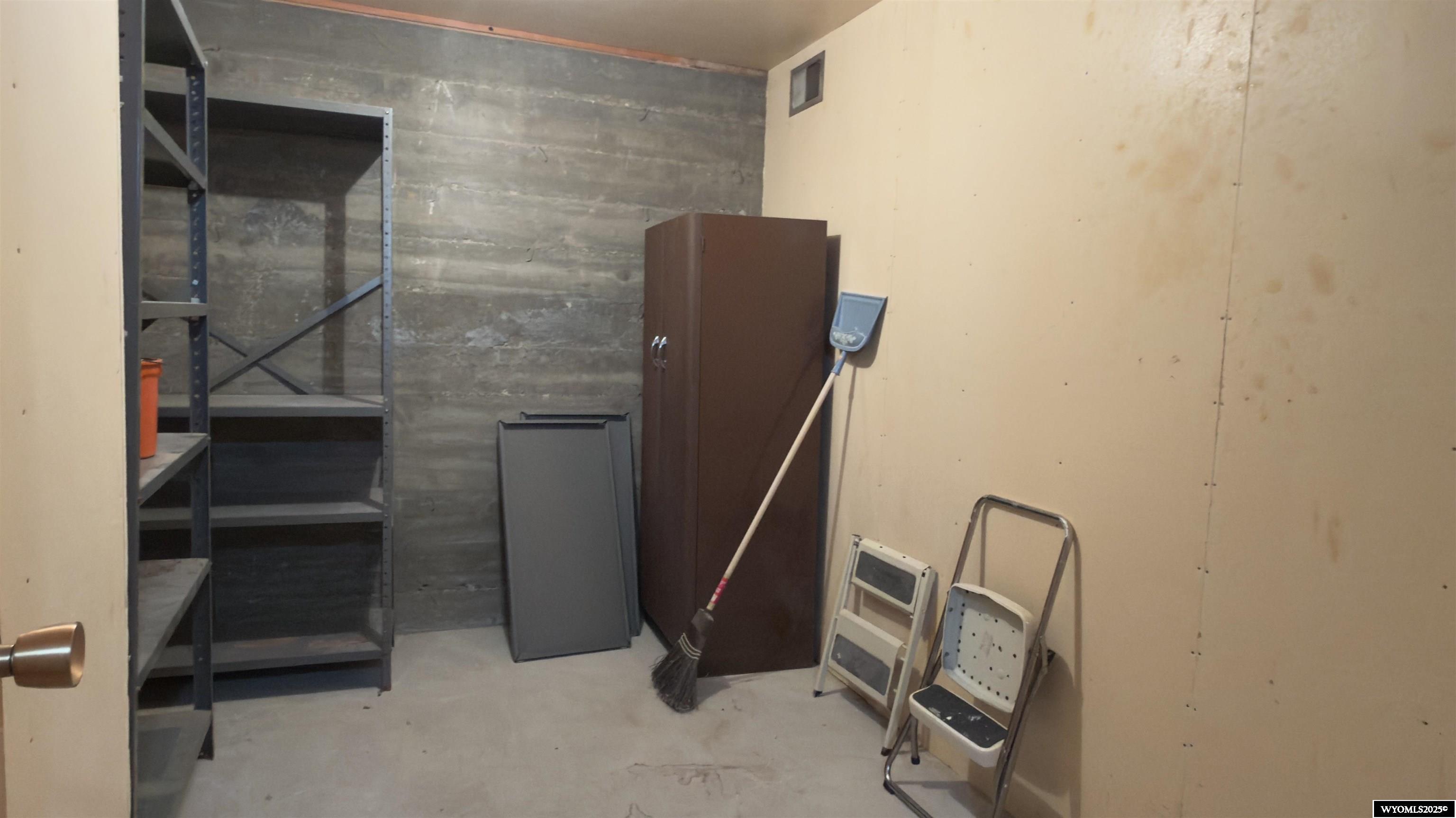 720 13th Street Rawlins, WY 82301 - Photo 18 of 37