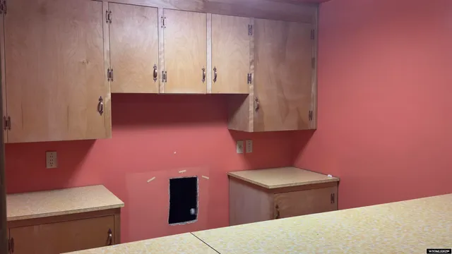 $327,500 | 720 13th Street, Rawlins, WY 82301