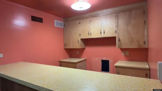 $327,500 | 720 13th Street, Rawlins, WY 82301