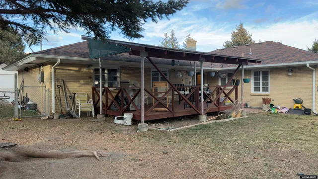$327,500 | 720 13th Street, Rawlins, WY 82301