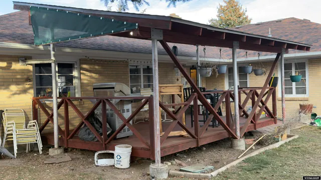 $327,500 | 720 13th Street, Rawlins, WY 82301