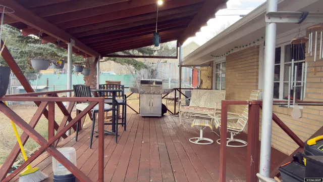 $327,500 | 720 13th Street, Rawlins, WY 82301