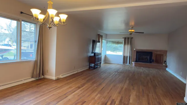 $327,500 | 720 13th Street, Rawlins, WY 82301