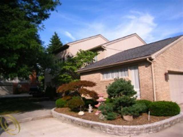 4850 Rivers Edge Drive Troy, MI 48098 - Photo 2 of 12 31020401-1.JPG