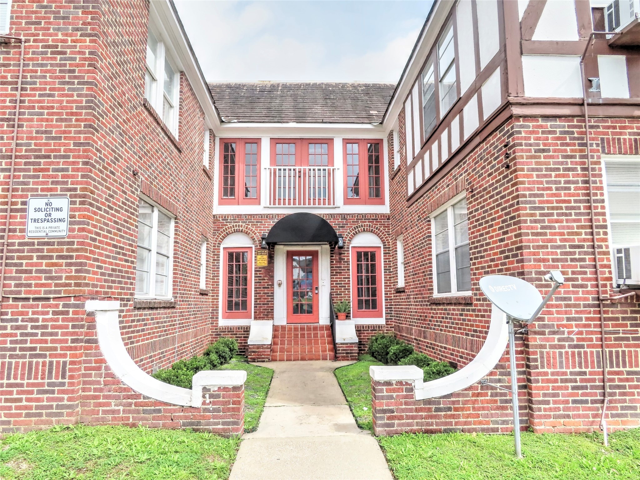 3920 Fannin Street, Unit 103 Houston, TX 77004 - Photo 1 of 24 a front view of a house with garden and plants