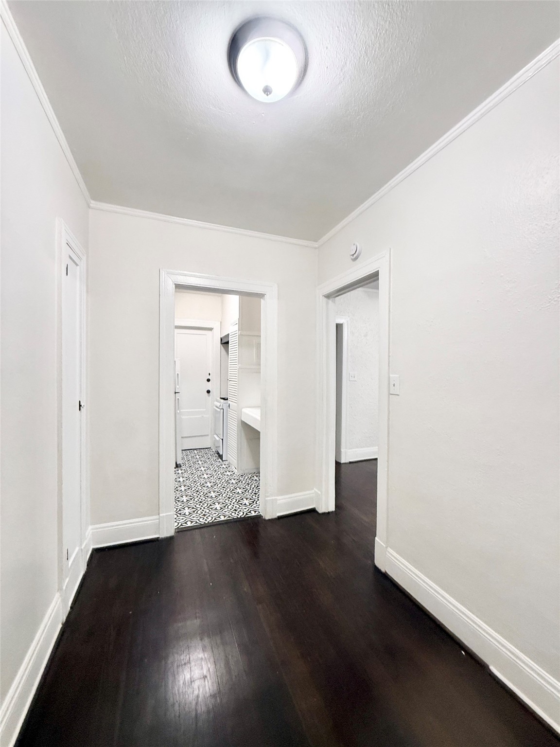 3920 Fannin Street, Unit 103 Houston, TX 77004 - Photo 7 of 24 an empty room with wooden floor and windows