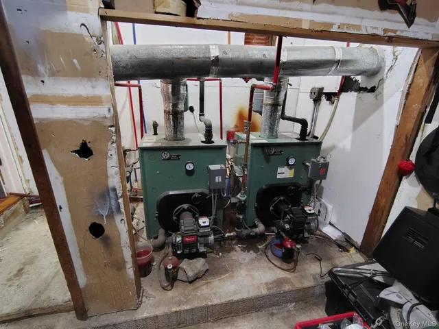 $2,800 | 122 West 1st Street, Deer Park, NY 11729