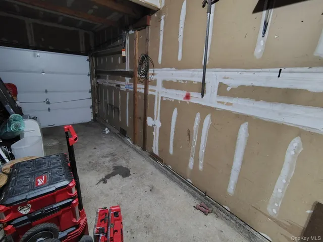 $2,800 | 122 West 1st Street, Deer Park, NY 11729