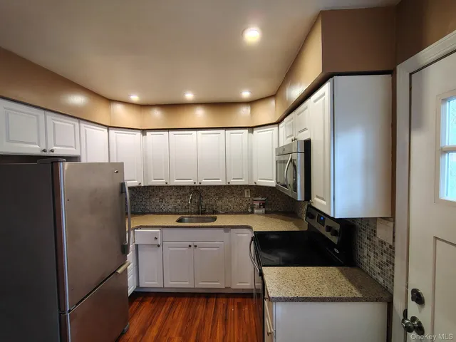 $2,800 | 122 West 1st Street, Deer Park, NY 11729