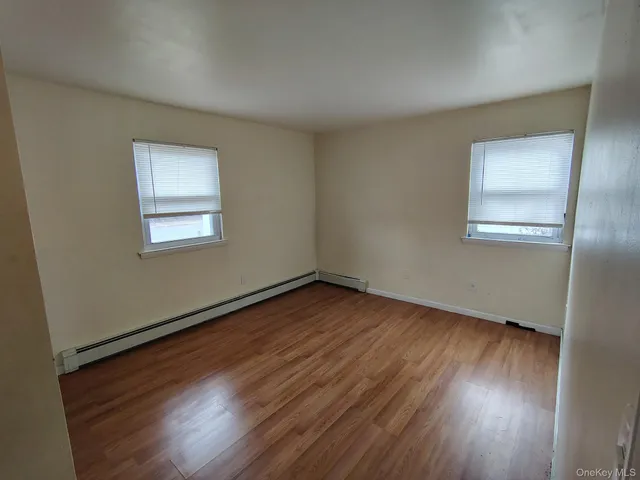 $2,800 | 122 West 1st Street, Deer Park, NY 11729