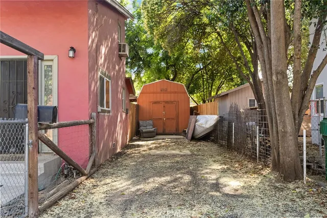 a view of a backyard with a tree