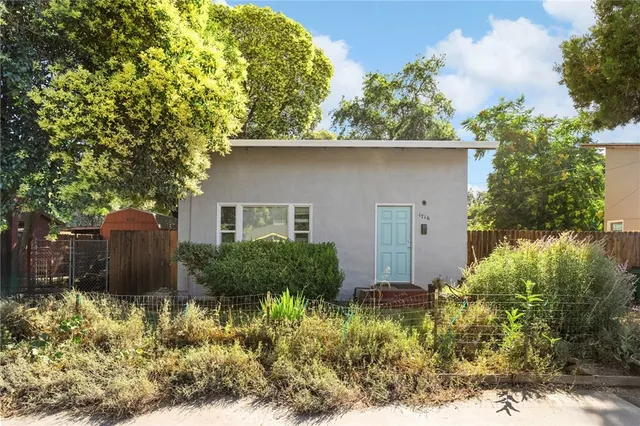a view of a house with a yard and plants