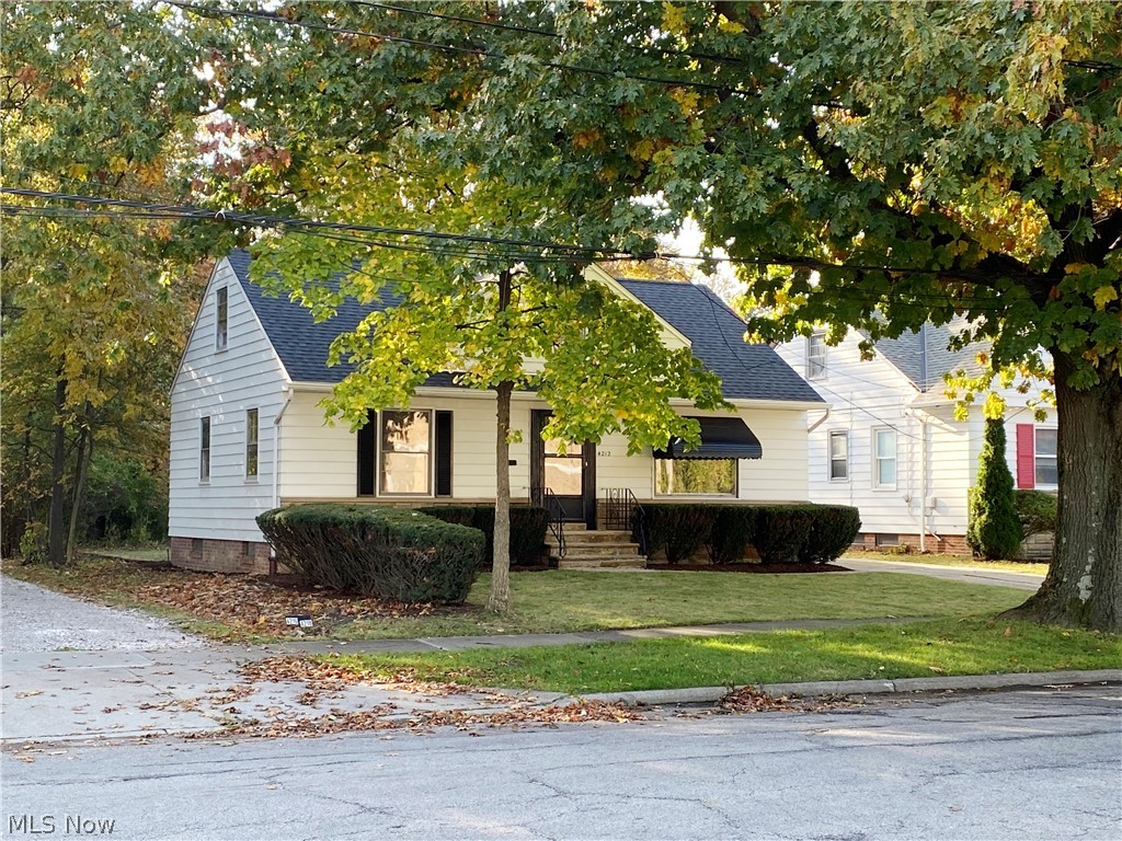 4212 Bluestone Road Cleveland, OH 44121 - Photo 2 of 21