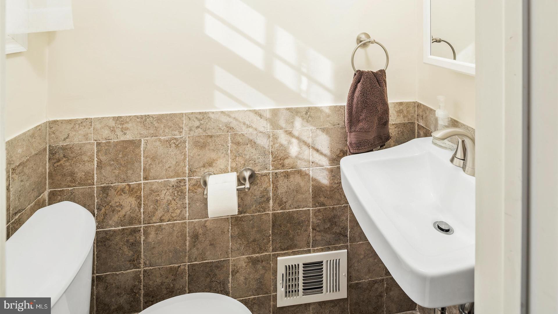 7 Constance Drive Hamilton, NJ 08620 - Photo 15 of 32 En-suite Master Bath (1/2 bath)