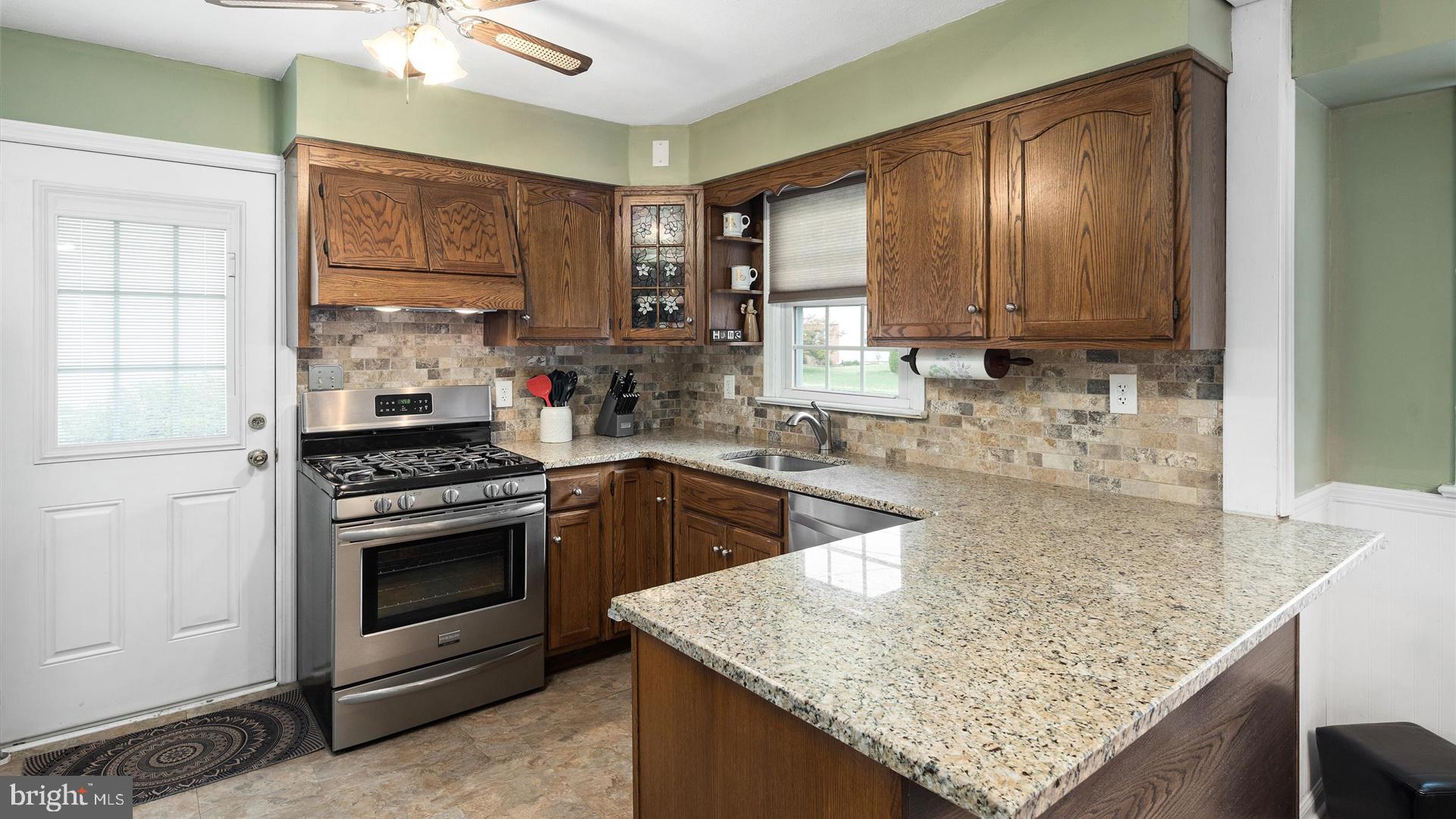 7 Constance Drive Hamilton, NJ 08620 - Photo 8 of 32 Updated Stainless Steel Appliances