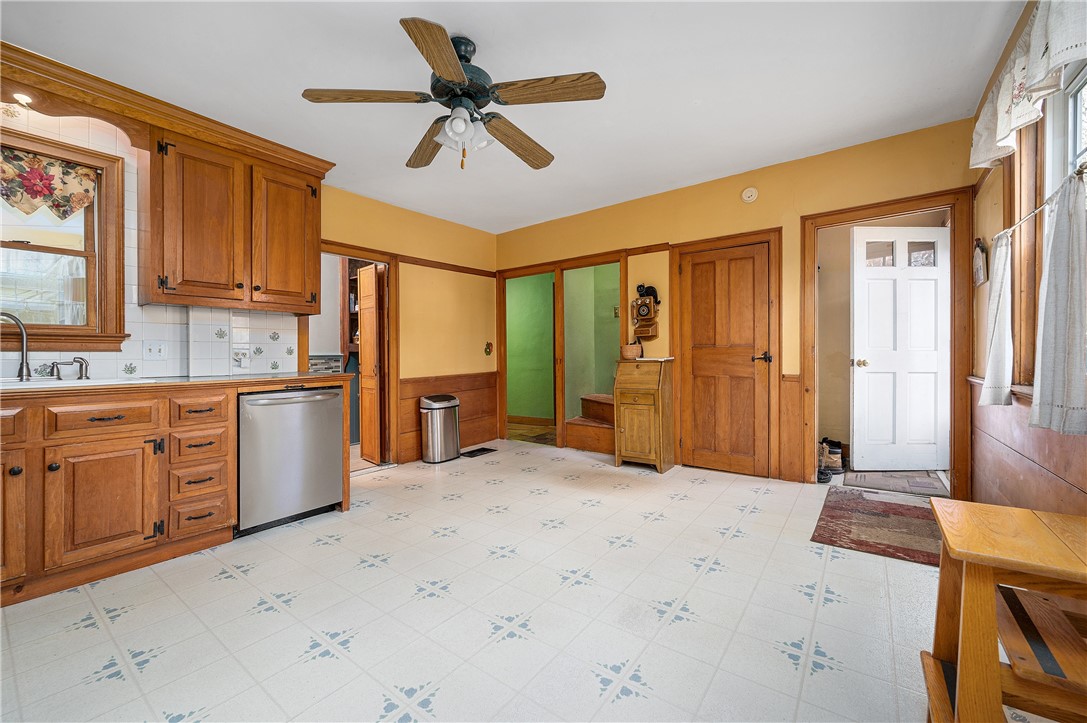 294 Stillwater Road Smithfield, RI 02917 - Photo 3 of 44 Gallery Image 3