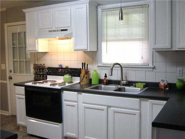 155 North Greenhill Road Mount Juliet, TN 37122 - Photo 6 of 16 Freshly painted and bright kitchen.