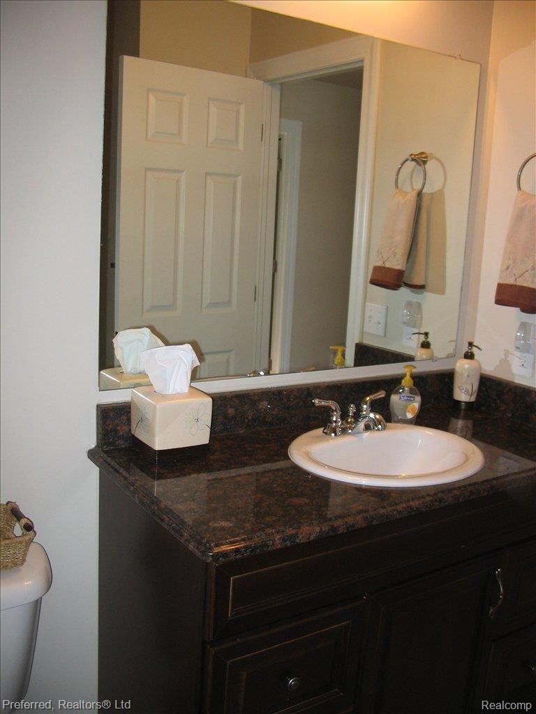 925 Ridgeview Circle Lake Orion, MI 48362 - Photo 14 of 24 BATH