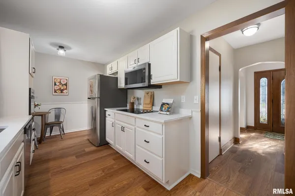 $2,400 | 205 West Glen Avenue, Peoria, IL 61614