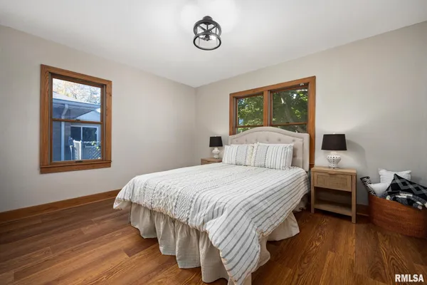 $2,400 | 205 West Glen Avenue, Peoria, IL 61614