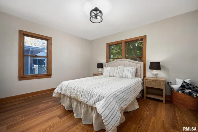 $2,400 | 205 West Glen Avenue, Peoria, IL 61614