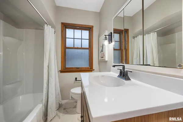 $2,400 | 205 West Glen Avenue, Peoria, IL 61614