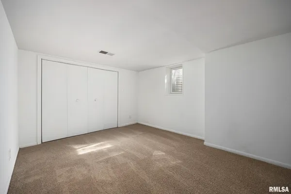 $2,400 | 205 West Glen Avenue, Peoria, IL 61614