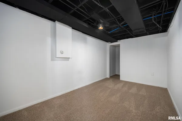 $2,400 | 205 West Glen Avenue, Peoria, IL 61614