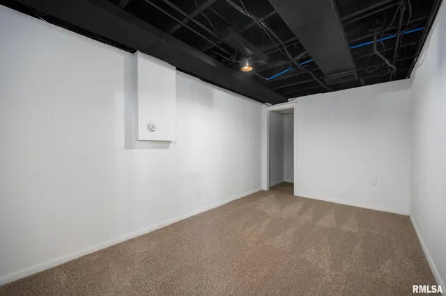 $2,400 | 205 West Glen Avenue, Peoria, IL 61614