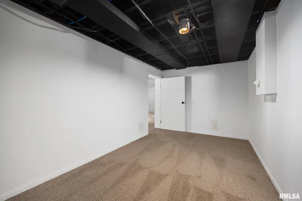 $2,400 | 205 West Glen Avenue, Peoria, IL 61614