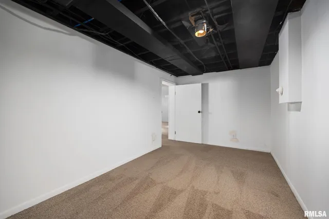 $2,400 | 205 West Glen Avenue, Peoria, IL 61614