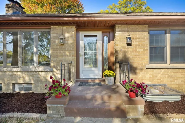 $2,400 | 205 West Glen Avenue, Peoria, IL 61614