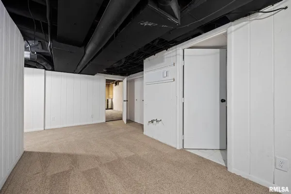 $2,400 | 205 West Glen Avenue, Peoria, IL 61614