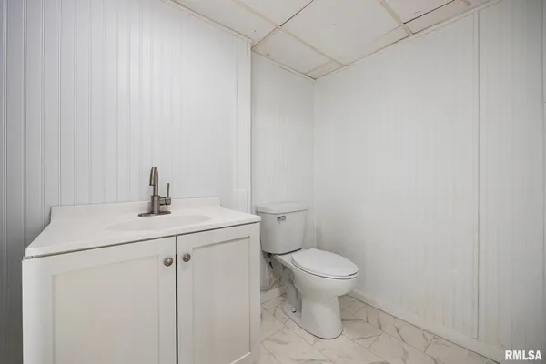 $2,400 | 205 West Glen Avenue, Peoria, IL 61614