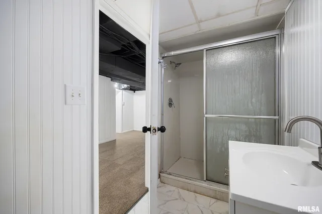 $2,400 | 205 West Glen Avenue, Peoria, IL 61614