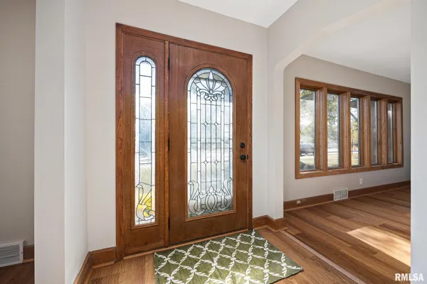 $2,400 | 205 West Glen Avenue, Peoria, IL 61614