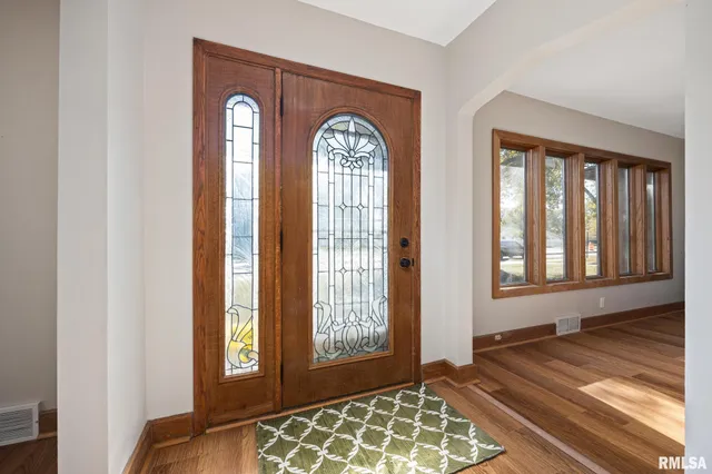 $2,400 | 205 West Glen Avenue, Peoria, IL 61614