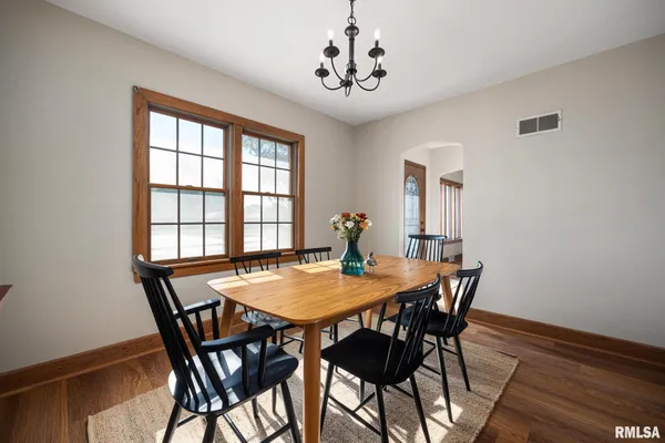 $2,400 | 205 West Glen Avenue, Peoria, IL 61614